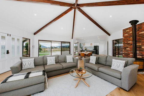 Anton Pavilion - Cheerful Country Solace In Mudgee - Australian Directory 0
