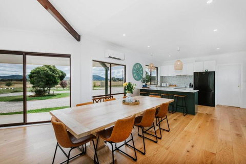 Anton Pavilion - Cheerful Country Solace In Mudgee - Australian Directory 1