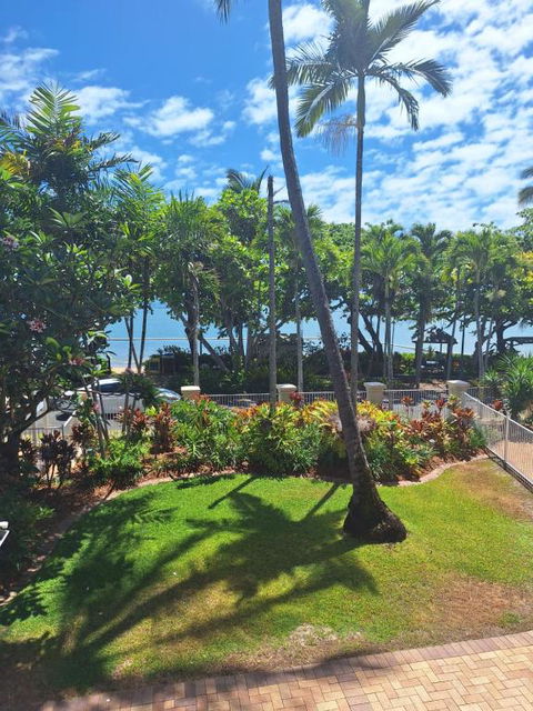 Apartment 12 On Trinity Beach - Australian Directory 0