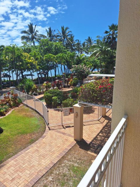 Apartment 12 On Trinity Beach - Australian Directory 3