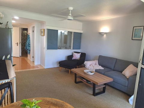Apartment 12 On Trinity Beach - Australian Directory 2