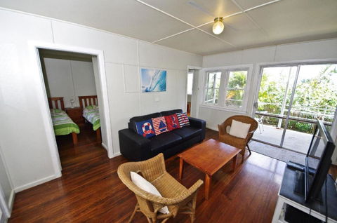 Apollo 2 9 Hodgson Street - Australian Directory 1