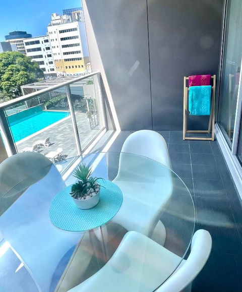 AQUA 306 POOLSIDE Luxury Apartment , Honeysuckle, NEWCASTLE FREE Parking - Australian Directory 2