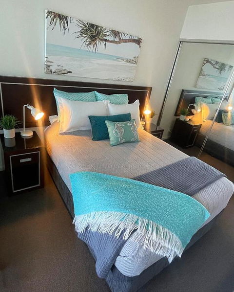 AQUA 306 POOLSIDE Luxury Apartment , Honeysuckle, NEWCASTLE FREE Parking - Australian Directory 3