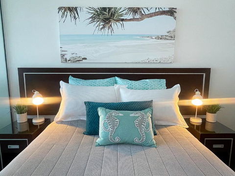 AQUA 306 POOLSIDE Luxury Apartment , Honeysuckle, NEWCASTLE FREE Parking - Australian Directory 1
