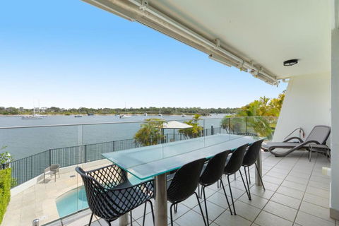 Aqua Linea 3 Noosa Parade 82 - Australian Directory 1