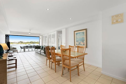 Aqua Linea 3 Noosa Parade 82 - Australian Directory 4