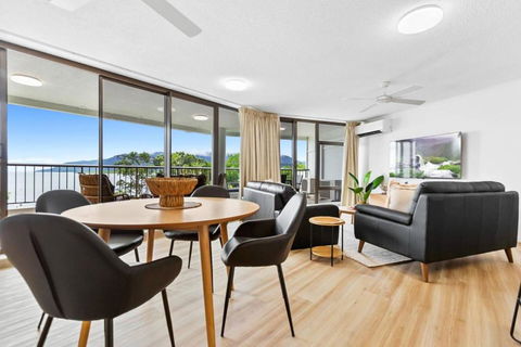 Aquarius Esplanade Retreat - Australian Directory 0
