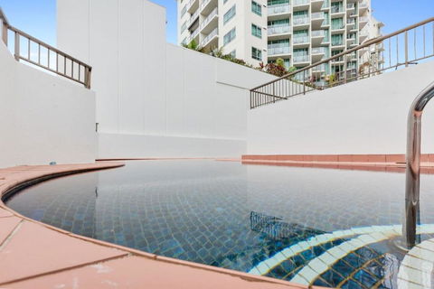 Aquarius Esplanade Retreat - Australian Directory 2