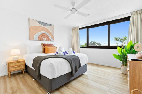 Aquarius Esplanade Retreat - Australian Directory 3