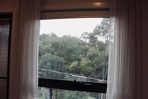 Architectural Crisp & Convenient Location - Australian Directory 1