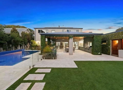 Aroha Moana - Solar Heated Pool, Sauna, Billiards - Australian Directory 1