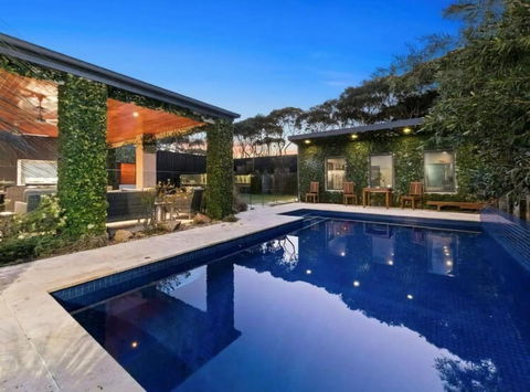 Aroha Moana - Solar Heated Pool, Sauna, Billiards - Australian Directory 0