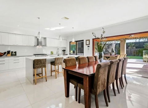 Aroha Moana - Solar Heated Pool, Sauna, Billiards - Australian Directory 3