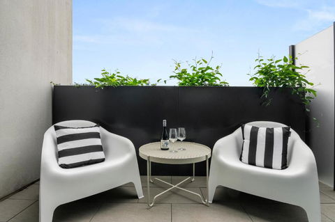 Art Deco - Collingwood Hideaway - Australian Directory 2