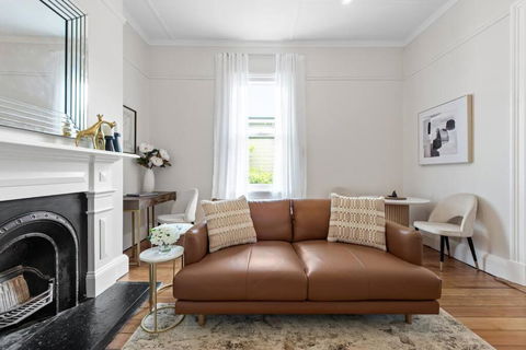 Art Deco W Modern Twist 1Bed 1Bath 1Car New Farm - Australian Directory 4