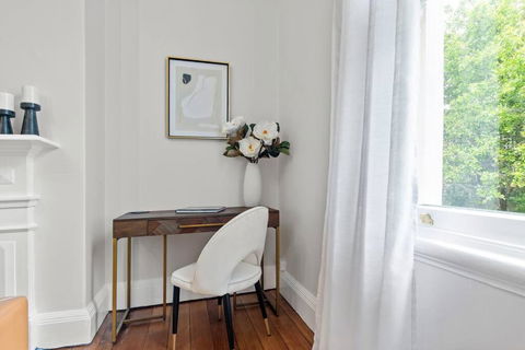 Art Deco W Modern Twist 1Bed 1Bath 1Car New Farm - Australian Directory 3