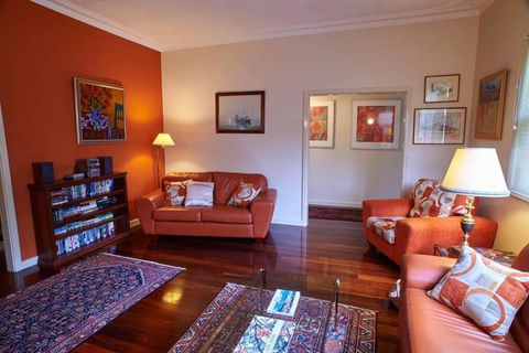Asrama Albany - Australian Directory 1