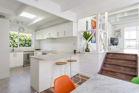 At Agnes Ave: Coastal Views - Australian Directory 4