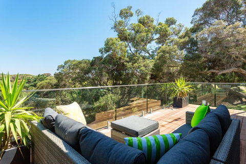 At Agnes Ave: Coastal Views - Australian Directory 0
