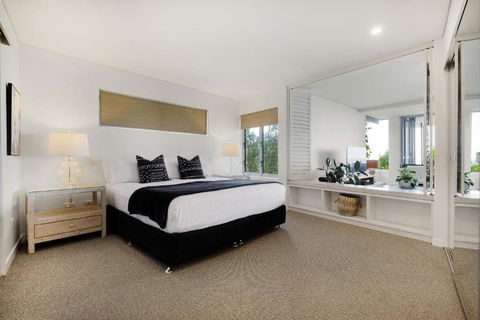 At Waves Unit 9 - Australian Directory 2