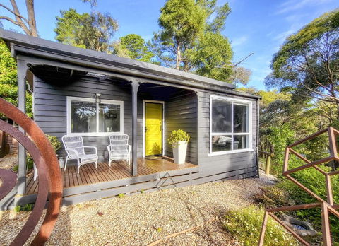 Aurora Cottage - Australian Directory 1