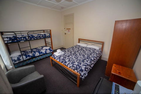 Australian Hotel - Australian Directory 1