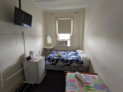 Australian Hotel - Australian Directory 2
