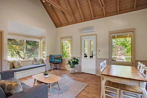 Autumn Abode Cottages - One - Australian Directory 1