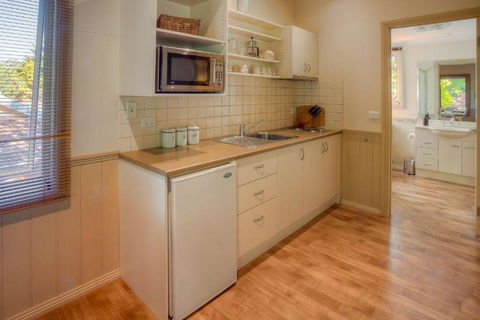 Autumn Abode Cottages - One - Australian Directory 2