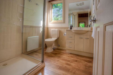Autumn Abode Cottages - One - Australian Directory 4