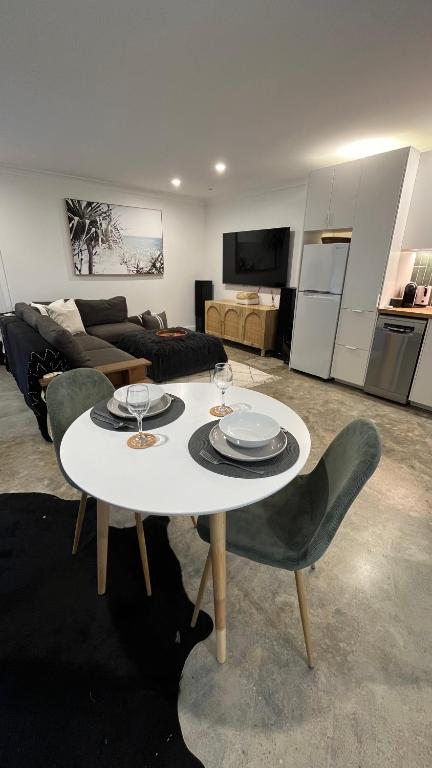 Avalon Beach Guesthouse - Australian Directory 2