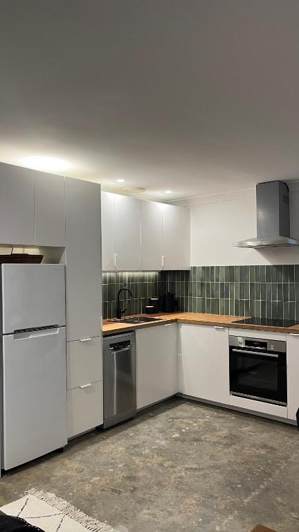 Avalon Beach Guesthouse - Australian Directory 3