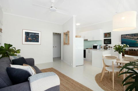 Avalon Beachside Apartment - Australian Directory 1