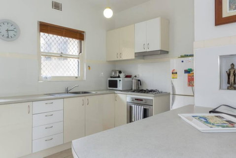 B6 Crawley Apartment 1 BRM & Sleepout Near UWA - Australian Directory 3