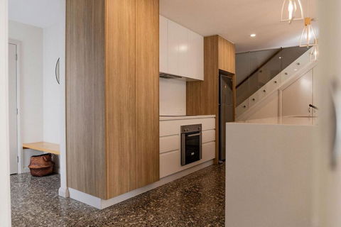 Baileys Beach House - Australian Directory 1