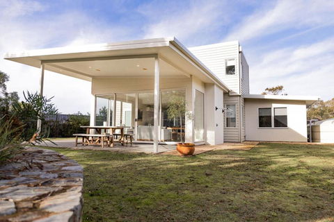Baileys Beach House - Australian Directory 0
