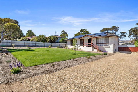 Baileys Normanville - 3 Hastings Street - Australian Directory 0