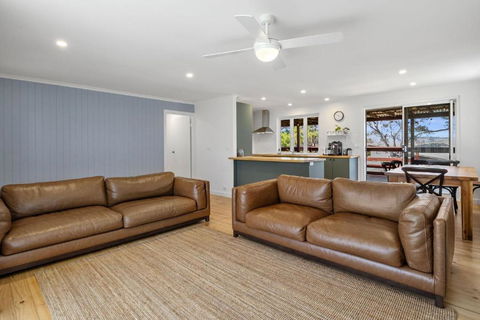 Baileys Normanville - 3 Hastings Street - Australian Directory 2