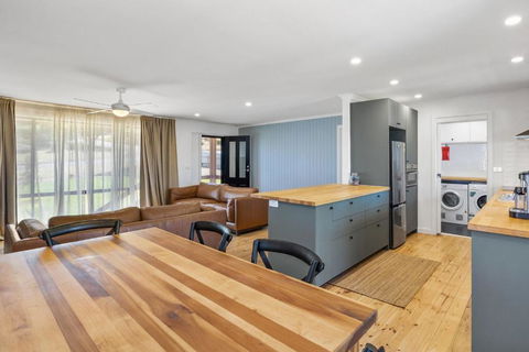 Baileys Normanville - 3 Hastings Street - Australian Directory 4