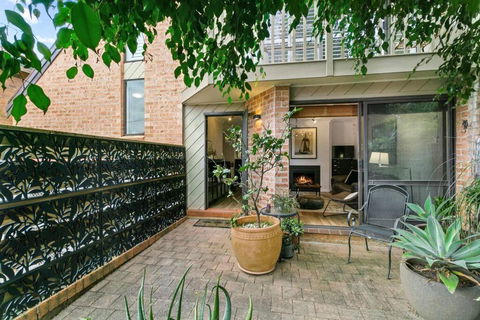 BARIS - Bariston Avenue Cremorne - Australian Directory 2