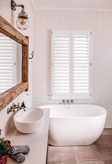 BAY PROPERTIES . Beach House Yamba - Australian Directory 2