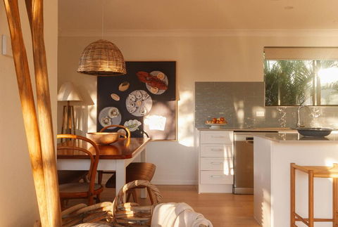 BAY PROPERTIES . Seadrifter - Australian Directory 4