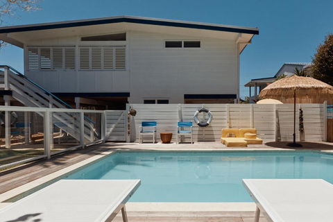 BAY PROPERTIES . The Sailors Bungalow - Australian Directory 2