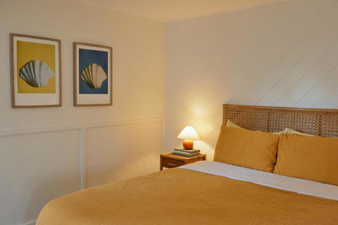 BAY PROPERTIES . The Sailors Bungalow - Australian Directory 3