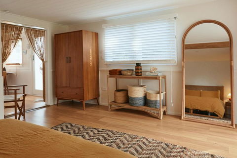 BAY PROPERTIES . The Sailors Bungalow - Australian Directory 4