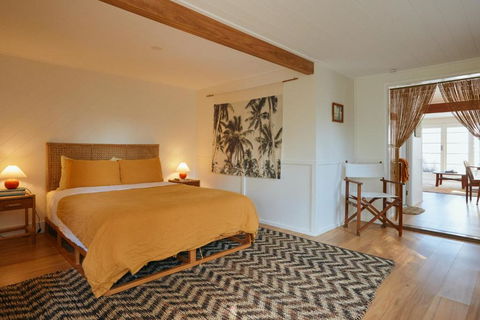 BAY PROPERTIES . The Sailors Bungalow - Australian Directory 1