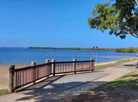 Bayside Living - Walk To Water - Central Location - Australian Directory 1