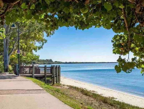 Bayside Living - Walk To Water - Central Location - Australian Directory 3