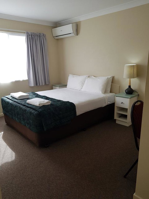 Southport Motel & Apartments - Australian Directory 13